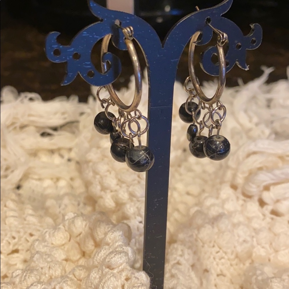 Stainless steel hoop earrings w/black onyx beads!